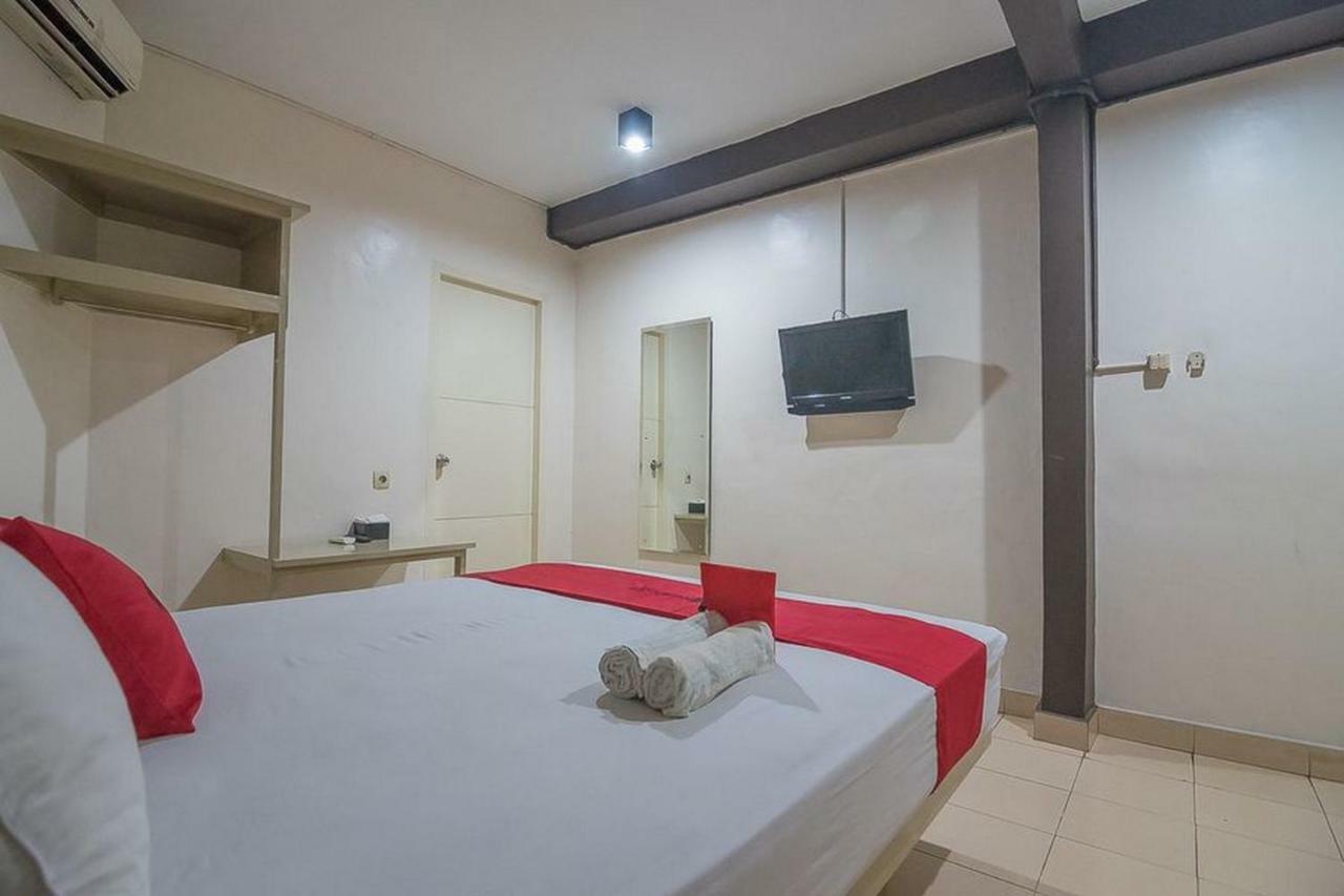 RedDoorz plus near Museum Geologi Bandung Bagian luar foto